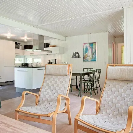 5 Person Holiday In Aakirkeby
