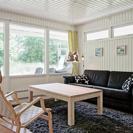 5 Person Holiday In Aakirkeby *
