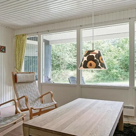 5 Person Holiday In Aakirkeby *