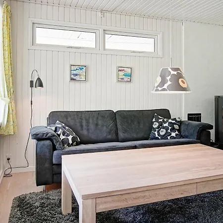 5 Person Holiday In Aakirkeby *