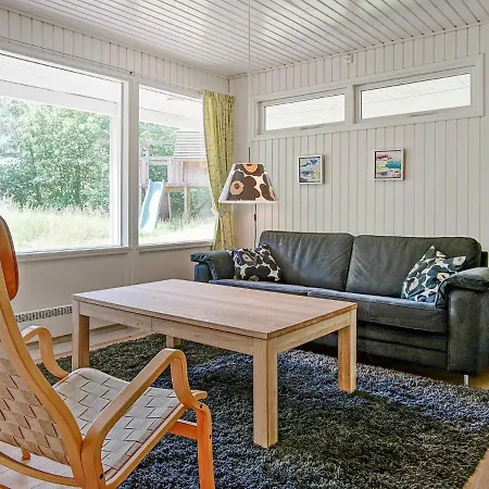 5 Person Holiday In Aakirkeby *