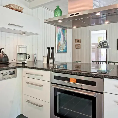 5 Person Holiday In Aakirkeby *