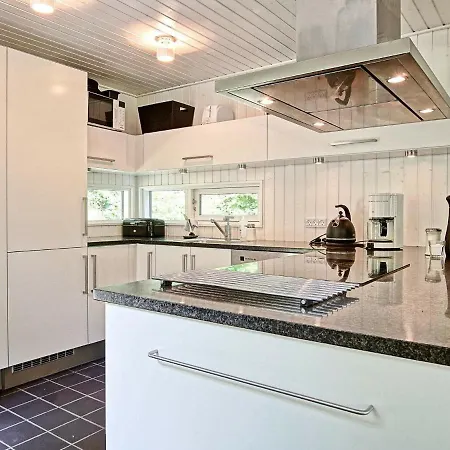 5 Person Holiday In Aakirkeby
